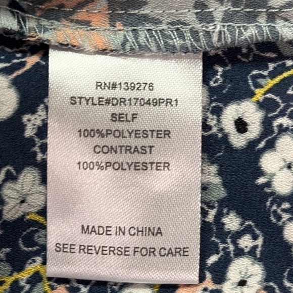 DR2 Floral Bell Sleeve Floral w/Ditsy Floral V-Neck Boho Blouse Small - Picture 9 of 12